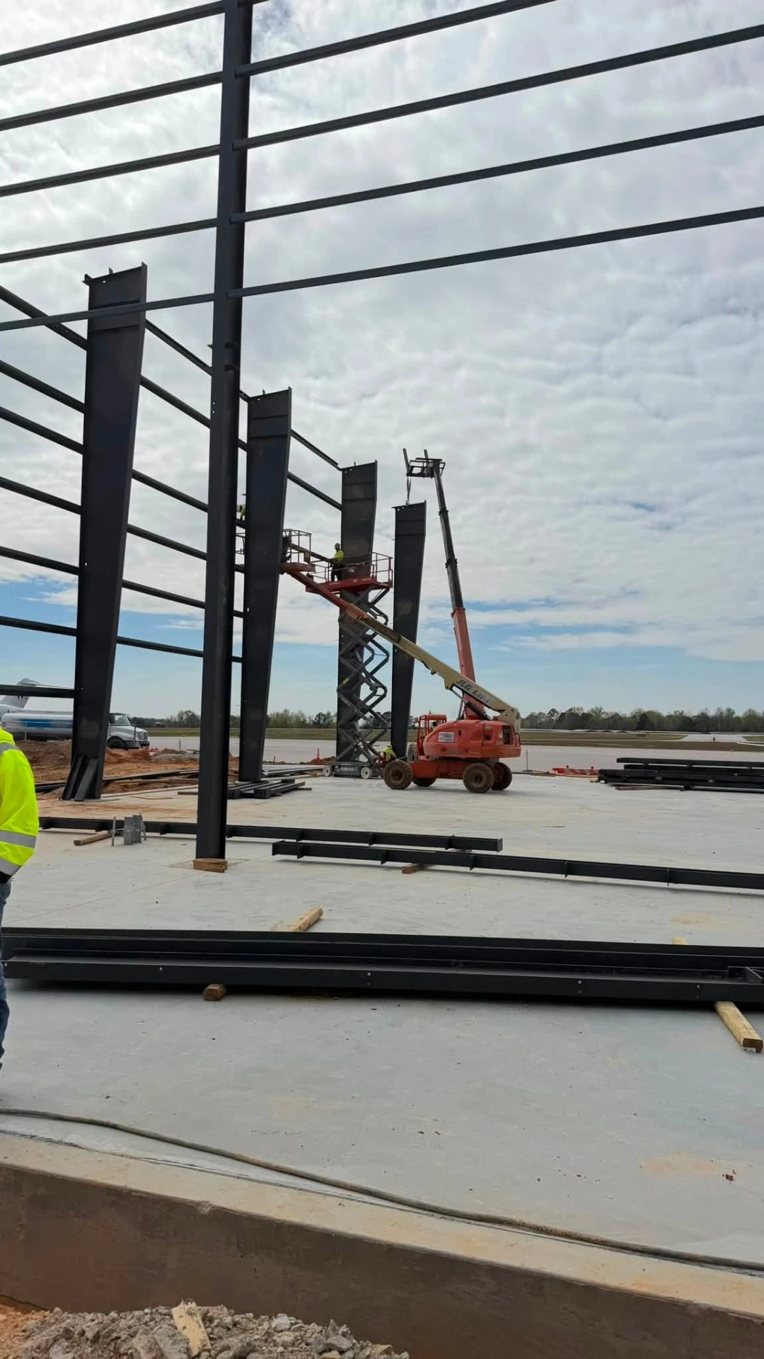 Steel columns and girts erected on the Auburn FBO hangar slab